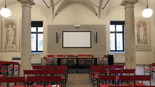 Sala conferenze di Palazzo Ducale Atrio Arcieri Mantova Simetec
